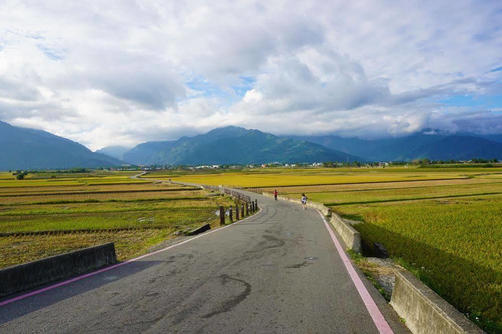สเนล เทรล โฮเต็ล Bed & Breakfast Taitung ภายนอก รูปภาพ